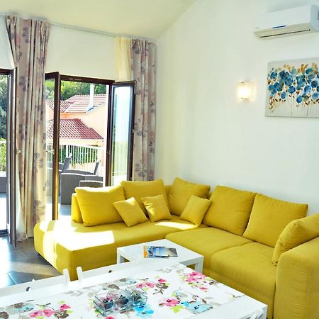 Lozna Residence Postira Luaran gambar