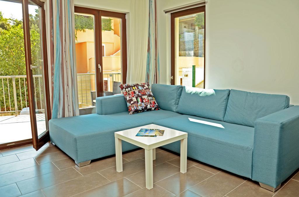 Lozna Residence Postira Luaran gambar